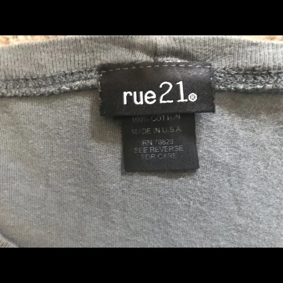 ⭐️Rue 21, Gray/Black/White ,T-Shirt, Size L⭐️ - Picture 5 of 10
